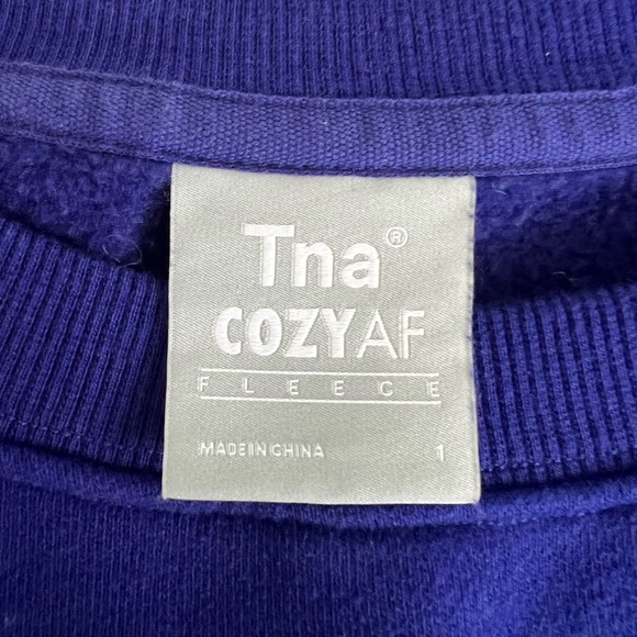 TNA Cozy - Purple Fleece Cropped Crewneck - US SM - Picture 8 of 14